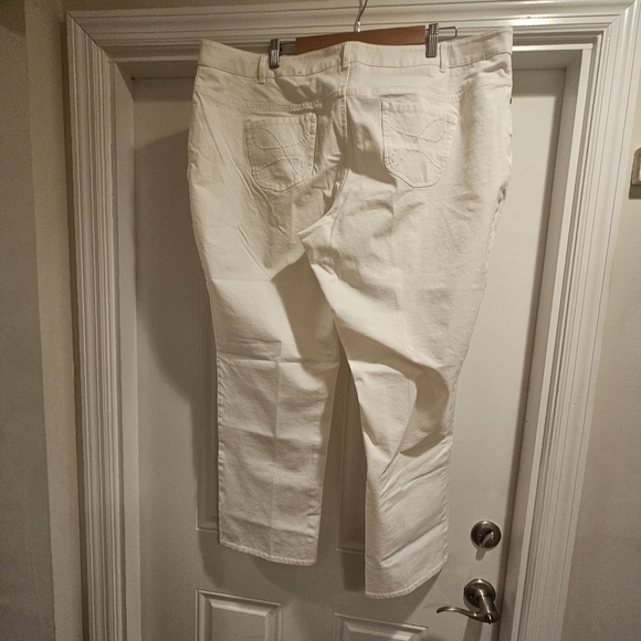 Never Worn, No Tags White Laura Ashley 22W Straight-Leg Jeans - Picture 4 of 9